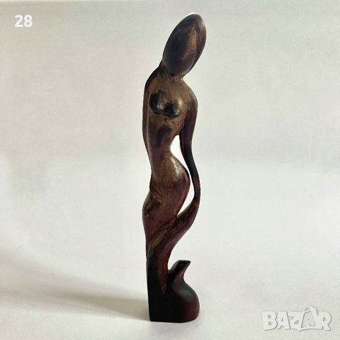 Дървена статуетка жена ръчна изработка