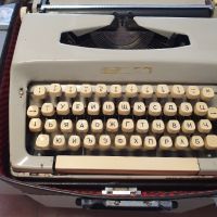 Пишеща,ретро машина, снимка 7 - Антикварни и старинни предмети - 45693683
