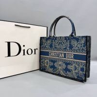 Дамска чанта Christian Dior, снимка 15 - Чанти - 45248528