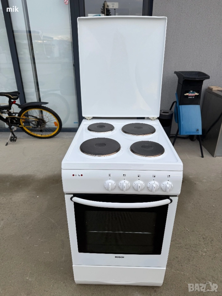 Печка Bosch  с метални котлони Като НОВА, снимка 1