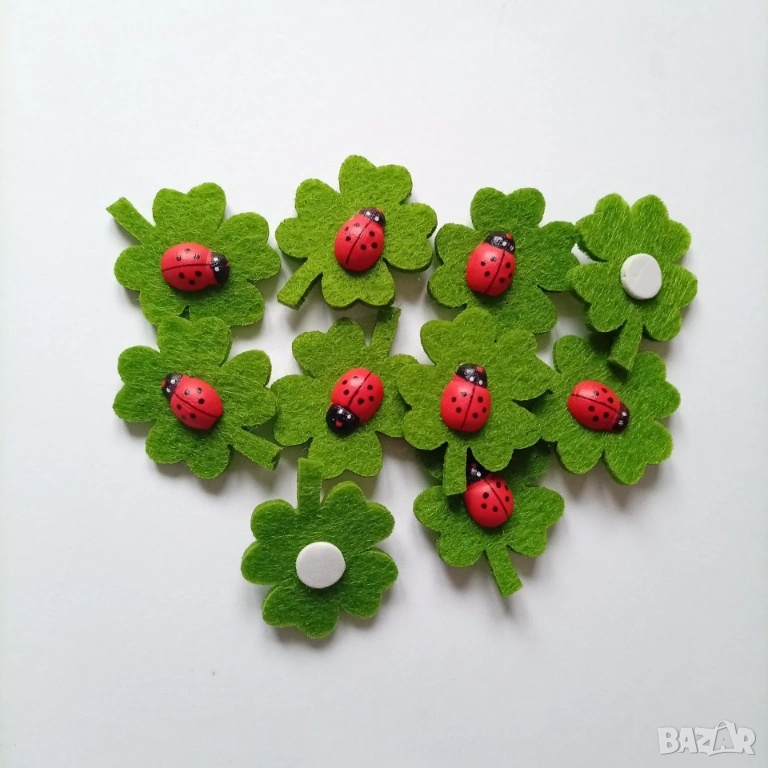 10 бр Самозалепваща детелина филц с калинка, снимка 1