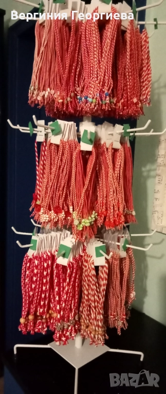 РАЗПРОДАЖБА на мартеници - въртележка с над 2000 бр. връзки , снимка 1