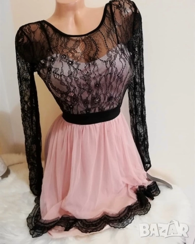 Рокля в черно и розово