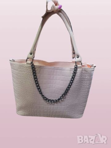 Изисканост и удобство в едно: Дамска чанта със синджир, снимка 4 - Чанти - 46381343
