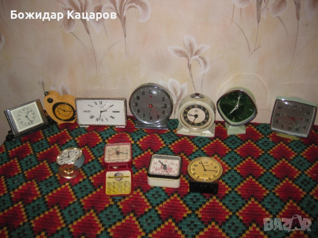 Лот, от 11 стари часовници. Цена- 70 €, за всичко. Пращам по Еконт. За София, може да ги