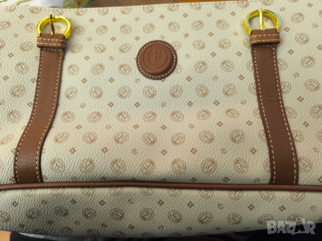 оригинална нова италианска чанта с кожени акценти неносена