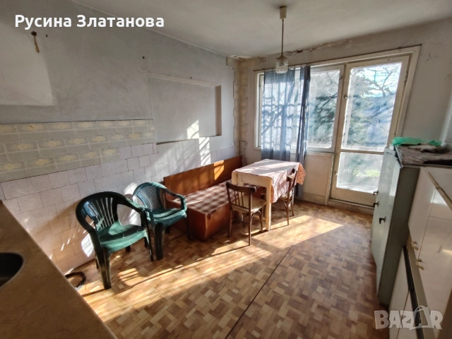 Продава триетажна масивна къща в с.Челопеч с голям двор и лице на две улици, снимка 2 - Къщи - 53959949