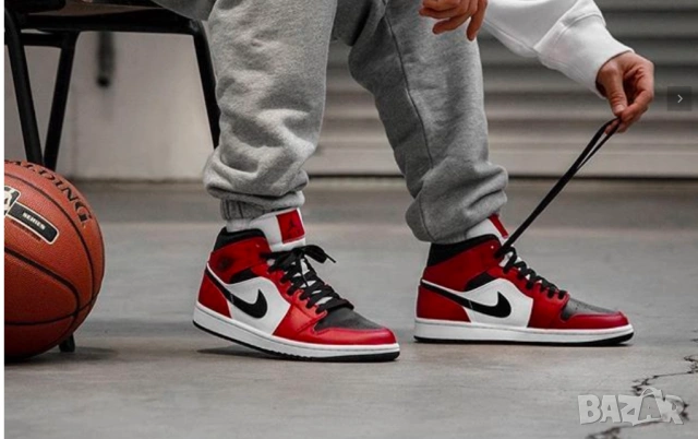 Air Jordan 1 Mid Chicago (2020) номер 39 унисекс модел, снимка 7 - Детски маратонки - 53840778