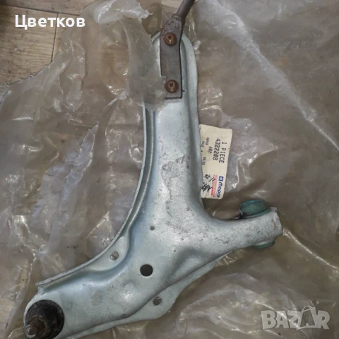 Продавам нов  десен носач за Chrysler,Dodge  1985-1990