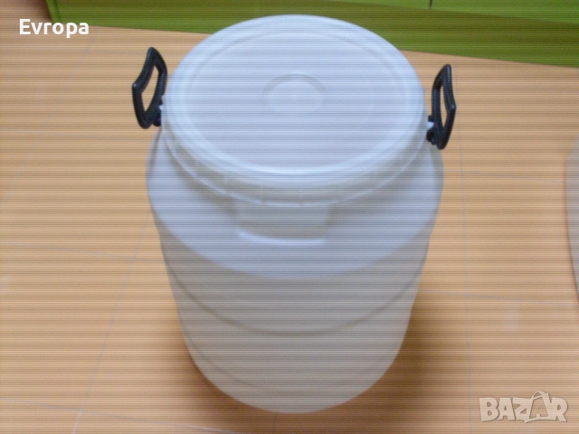 Пластмасов бидон за хранителни продукти- 60л., снимка 2 - Бидони, бурета и бъчви - 49778706