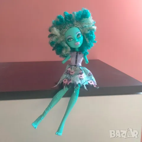 Колекционерска кукла Monster High Honey Swamp Frights Camera Action Mattel 2013 G081, снимка 5 - Колекции - 46837956