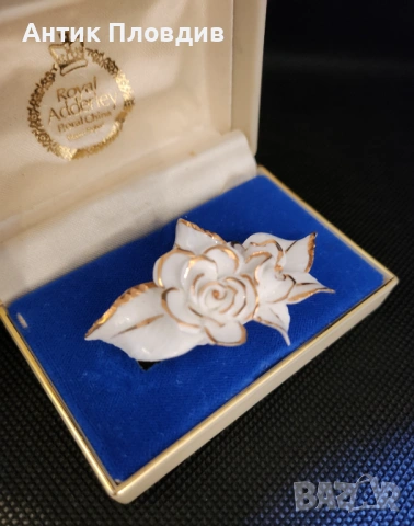 Винтидж брошка Royal Adderley – порцеланови рози, снимка 5 - Антикварни и старинни предмети - 53719896