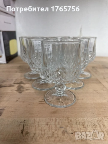 Комплект от 6 бр. чаши за вино със столчета за елегантно сервиране