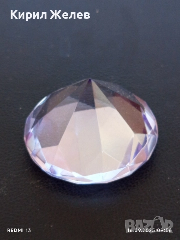 Преспасие от кристално стъкло с форма на диамант много красиво 48996