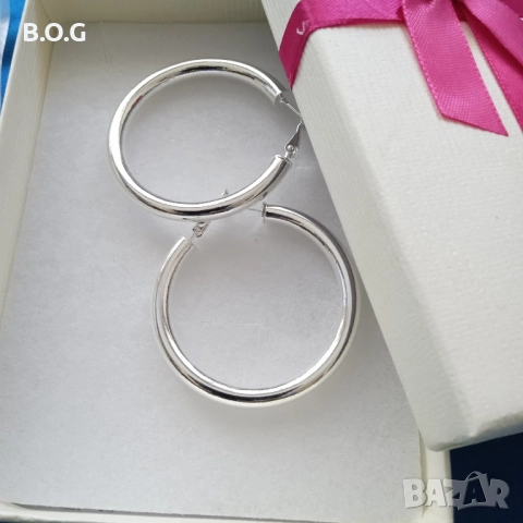 Нови, сребърни обеци-масивни халки Поставени в луксозна, подаръч