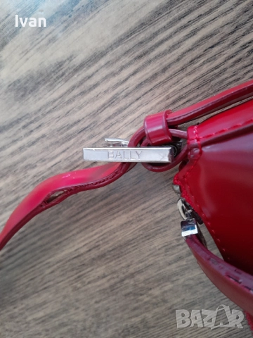 Оригинална дамска чанта Bally Switzerland , снимка 3 - Чанти - 52369429