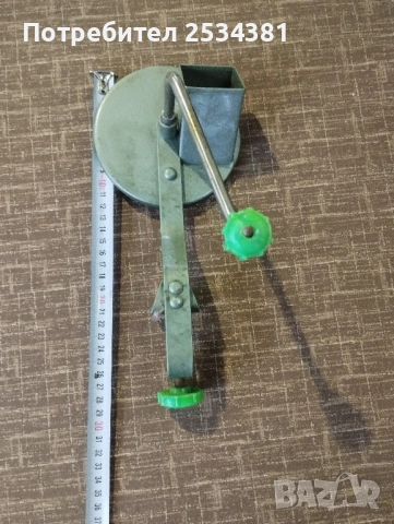 Стара настолна мелячка/ренде/, снимка 2 - Колекции - 52190192