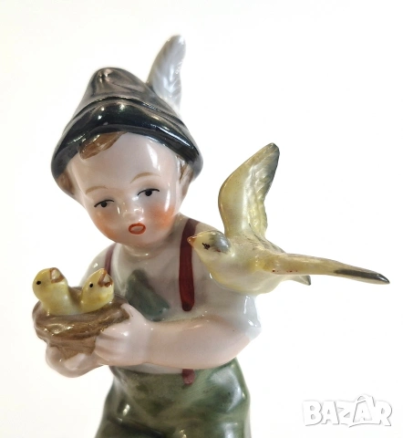 Порцеланова фигурка на момче с птици - Fasold and Stauch, Германия, снимка 5 - Статуетки - 53840664