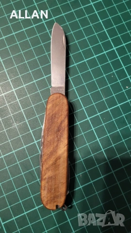 Продавам джобен сгъваем нож Victorinox Spartan/ Викторинокс с дървени чирени, снимка 3 - Ножове - 53442840
