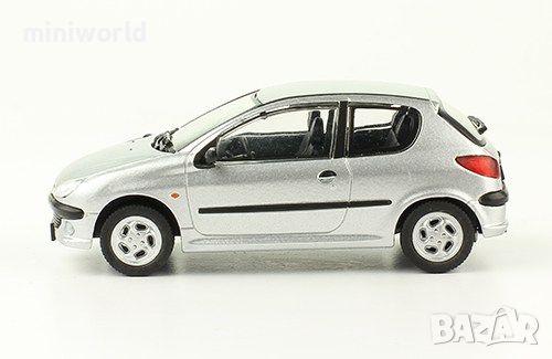 Peugeot 206 1996 - мащаб 1:43 на Salvat моделът е нов в блистер, снимка 2 - Колекции - 45864991