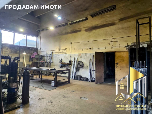 Продавам СКЛАД с офис, рампа, 2 трафа (800кVa) и соларна станция (100кW), снимка 17 - Складове - 51417329