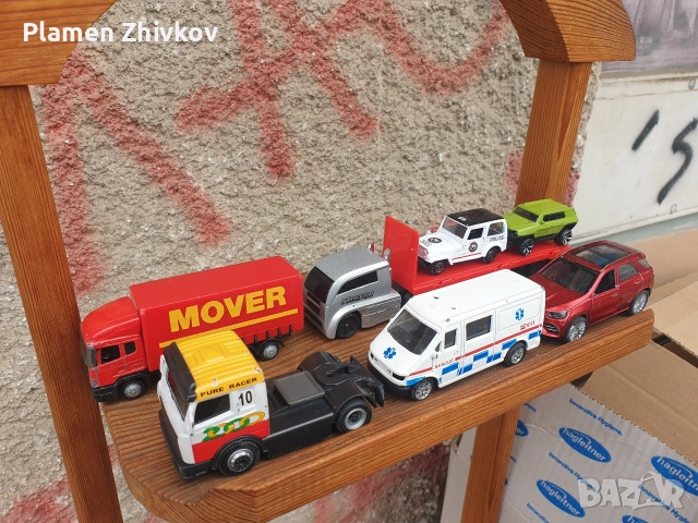 много колички в различни мащаби и материали , снимка 2 - Коли, камиони, мотори, писти - 53887614