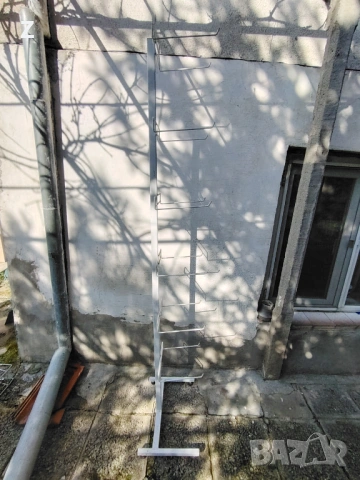 Висок бял стелаж с куки, снимка 3 - Стелажи и щандове - 53667932