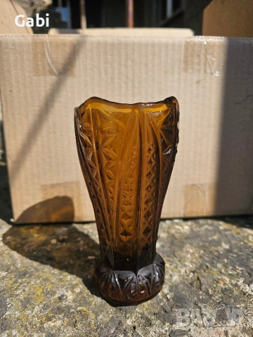 Ретро ваза от кехлибарено стъкло – Арт деко стил