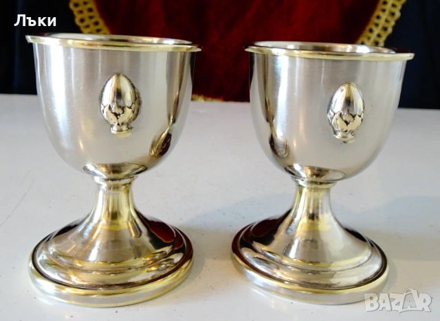 Посребрена чаша,коктиера,релефен лешник. 