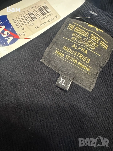 Ново с етикет!Мъжко горнище Alpha Industries c NASA размер ХЛ , снимка 4 - Суичъри - 52404787