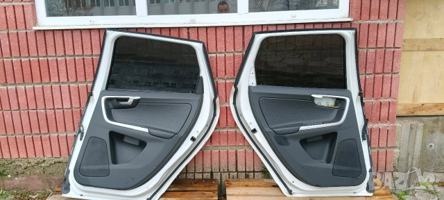 Продавам оборудвани оригинални врати за Volvo xc 60 2008-2017. ., снимка 6 - Части - 52793483