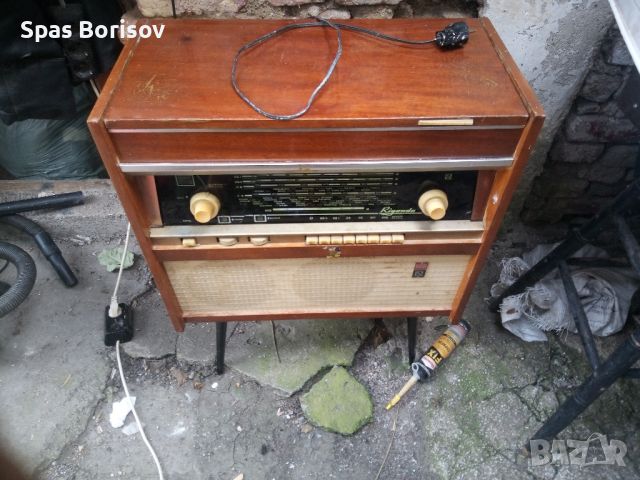 радио , снимка 1 - Радиокасетофони, транзистори - 46365750