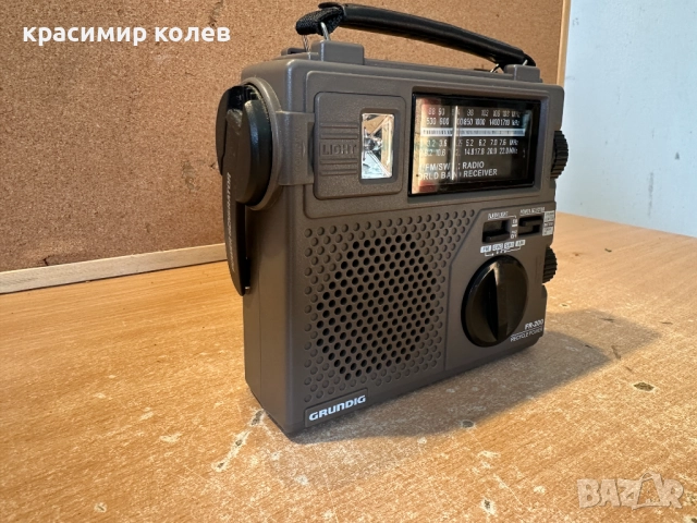 авариен радиоапарат "GRUNDIG FR-200", снимка 4 - Радиокасетофони, транзистори - 52898666