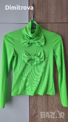 Продавам зелен пуловер