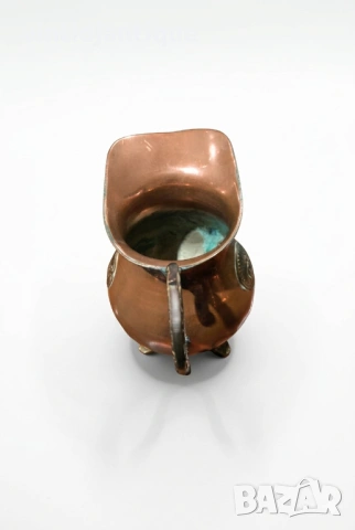 Винтидж медна кана с декоративни елементи и релефен медальон, снимка 2 - Антикварни и старинни предмети - 53993941