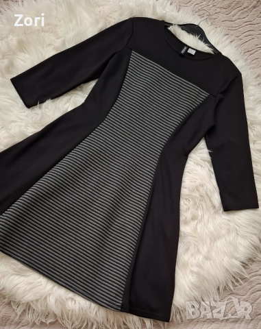 КРАСИВА кукленска черна рокля със сива релефна платка, снимка 2 - Рокли - 52585467