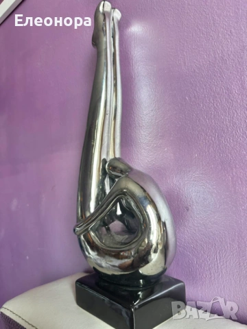 ефектна модерна статуетка 