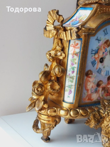 Много рядък Каминен бронзов часовник-Франция 19 век ,позлата, порцелан, 4 200 €, снимка 7 - Стенни часовници - 52310498