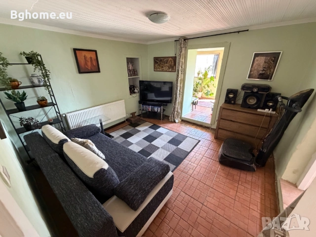 Двуетажна къща с голям двор и басейн в с. Равнец | 2447 кв.м двор | обзаведена, снимка 17 - Къщи - 53839873