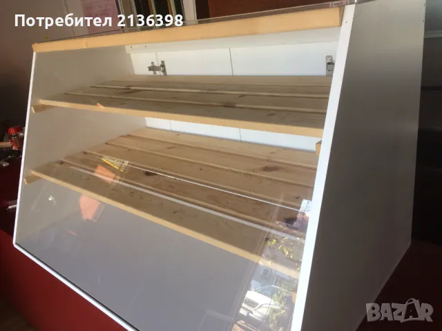 Продавам дървена витрина , снимка 1