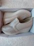 Бежови обувки с перлен ефект, снимка 1 - Дамски ежедневни обувки - 45495276