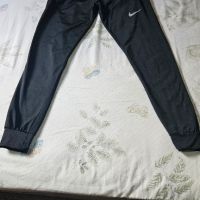 Анцунг Nike , снимка 1 - Спортни дрехи, екипи - 45925586