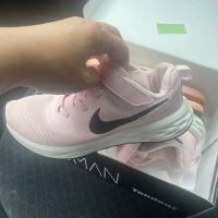 Детски розови оригинални маратонки Nike, снимка 2 - Детски маратонки - 45389601