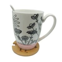 Чаша за чай с гравиран капак-подложка три цвята, снимка 2 - Сувенири от дърво - 45712151
