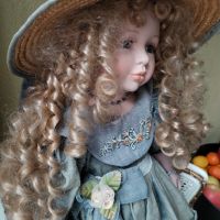 Колекционерска порцеланова кукла, снимка 3 - Кукли - 45119765