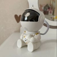 Намаление! Астронавт проектор, Нощна лампа за деца, Бяла, снимка 1 - Детски нощни лампи - 45121751