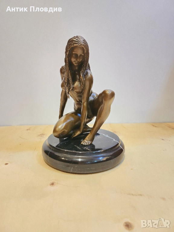 Фигура в движение – подписана бронзова скулптура, снимка 1
