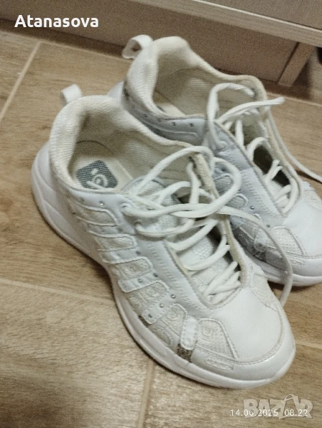 Продавам бели маратонки за широк крак номер 40, снимка 1