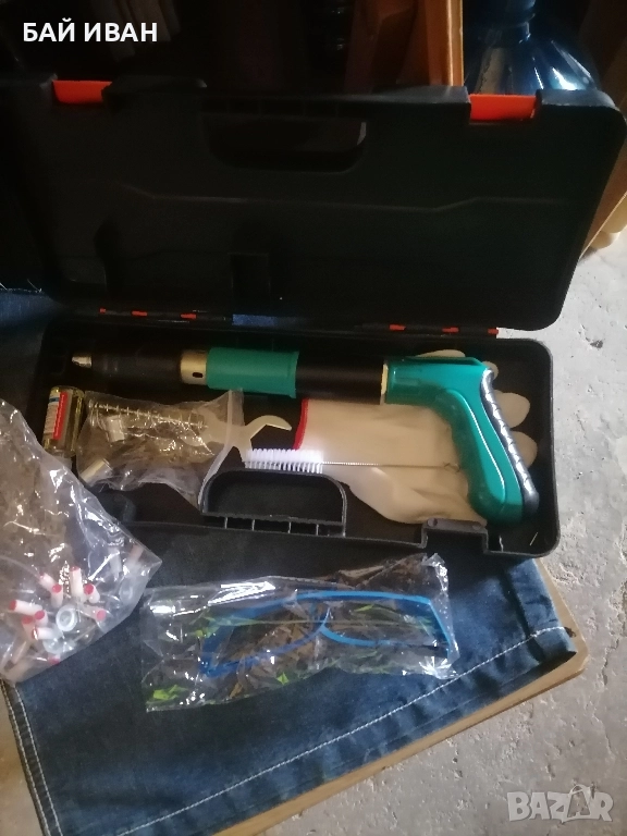 РЪЧЕН МИНИ ПИСТОЛЕТ ЗА ГВОЗДЕИ С БАРУТ , снимка 1