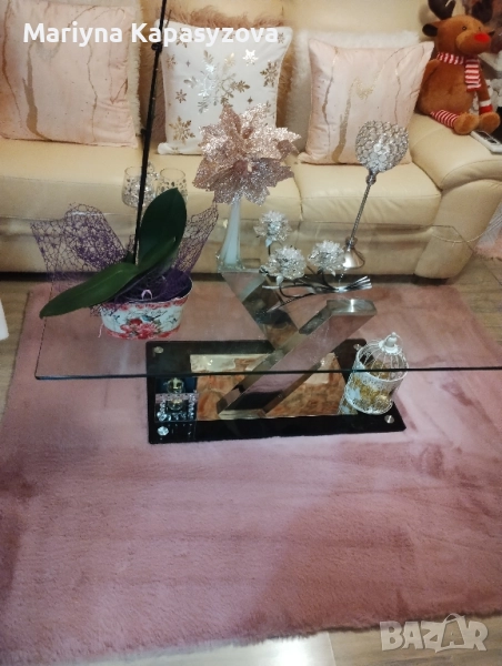 продавам кожен диван тройка и стъклена холна масичка., снимка 1